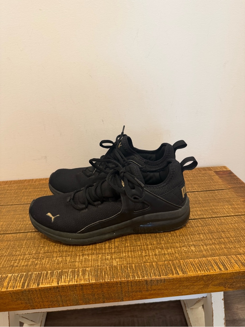 PUMA WOMENS black gold logo ELECTRON 2.0 ATHLETIC SHOES #386260 01 size 8